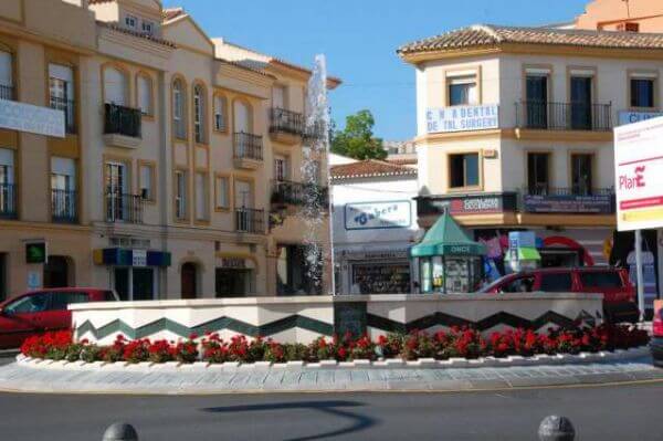 Roundabout DSC 1336