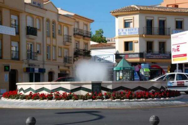 Roundabout DSC 1338