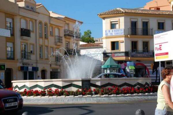 Roundabout DSC 1339