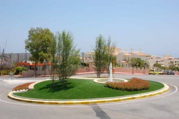Roundabout DSC 1349