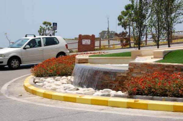 Roundabout DSC 1350