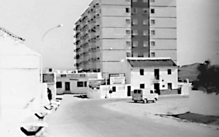 The El Diablito restaurante taken form a few steps up the Blas Infante hill.  With Apartmentos Mirador newly completed in the background