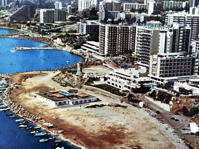 Puerto Marina under construction